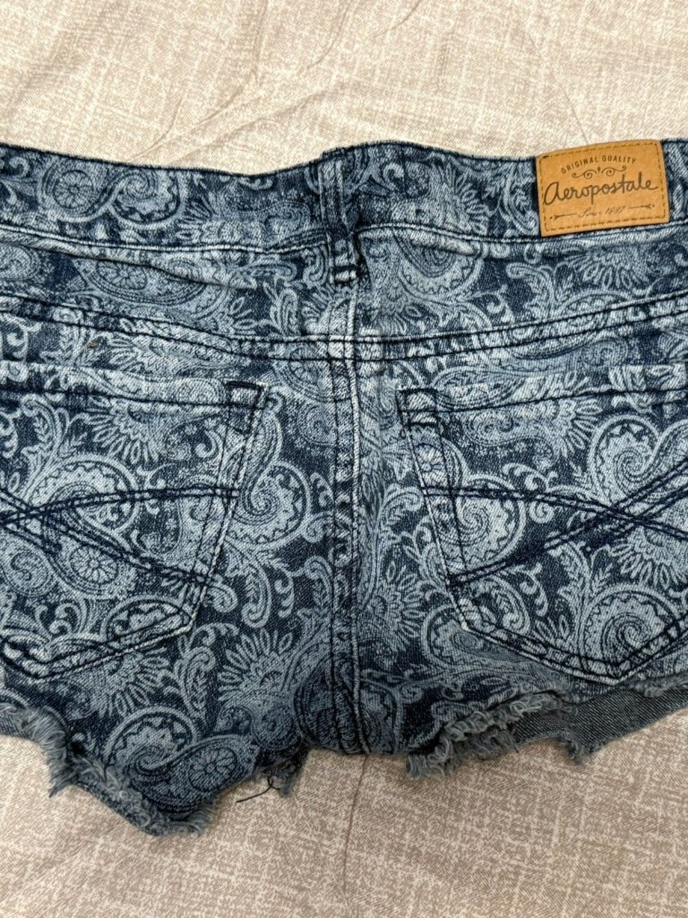 Aeropostale Dark Paisley Print Low-Rise Denim Cutoff Shorts Size 1/2 - Picture 3 of 8